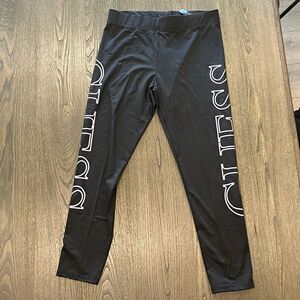 NWOT Guess Black Cropped Capri Leggings Logo Print Size L